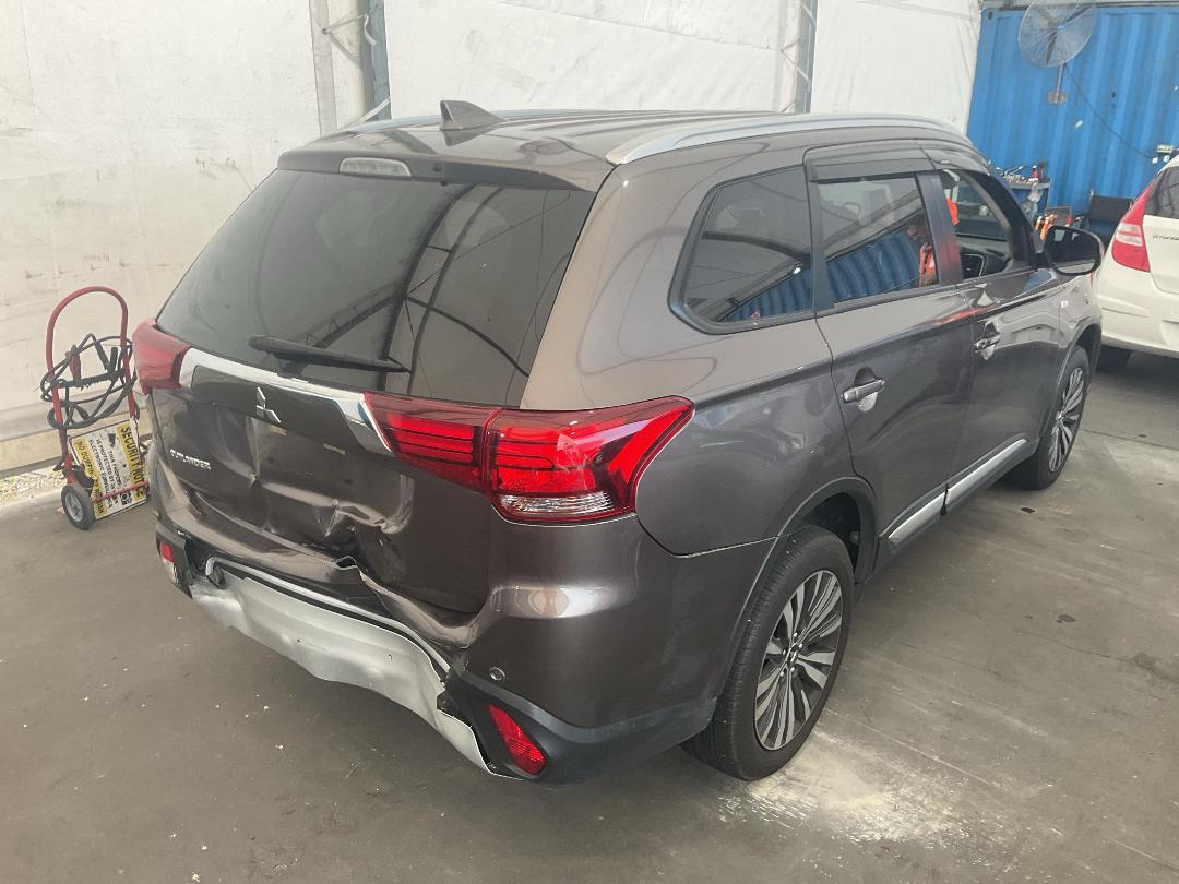 Photo '6' of Mitsubishi Outlander LS