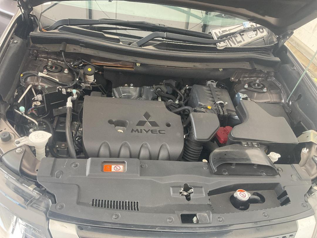 Photo '17' of Mitsubishi Outlander LS