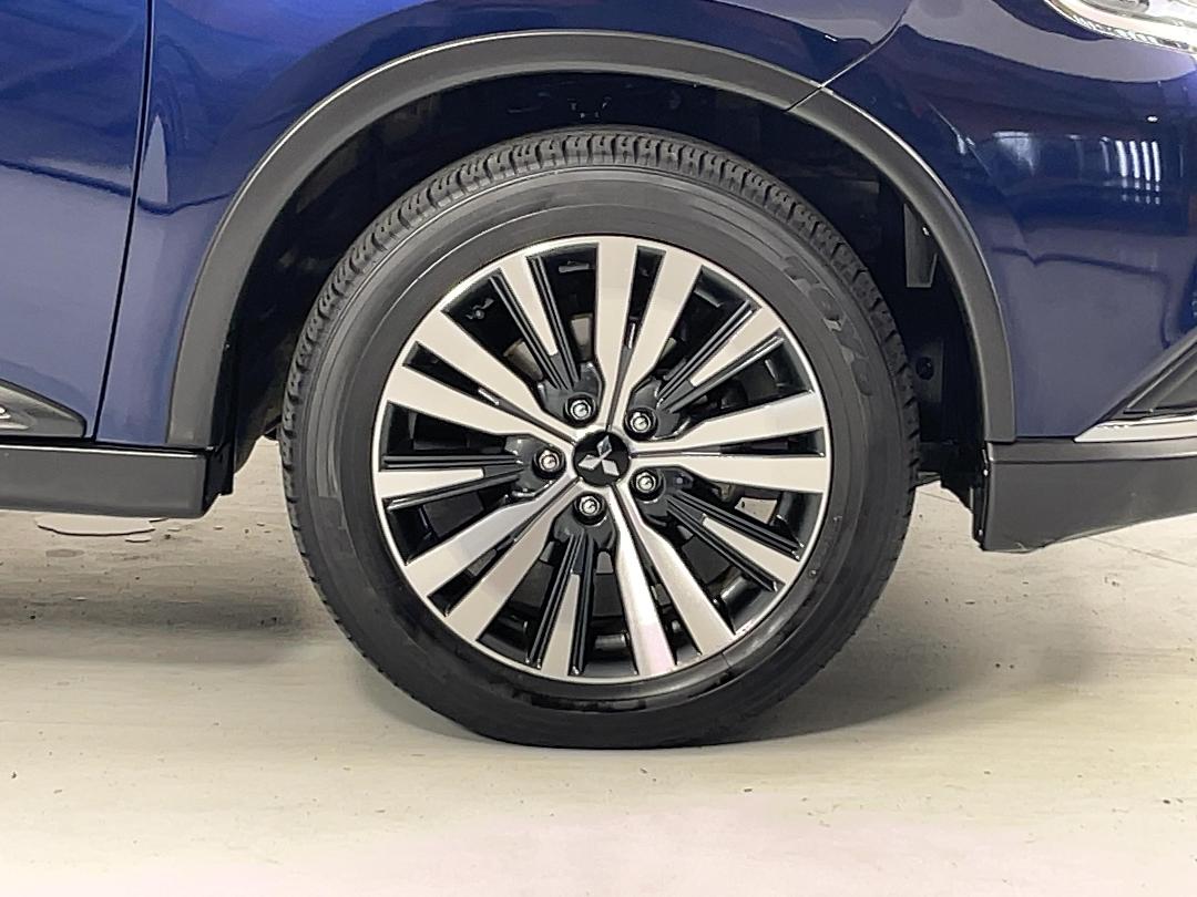 Photo '9' of Mitsubishi Outlander