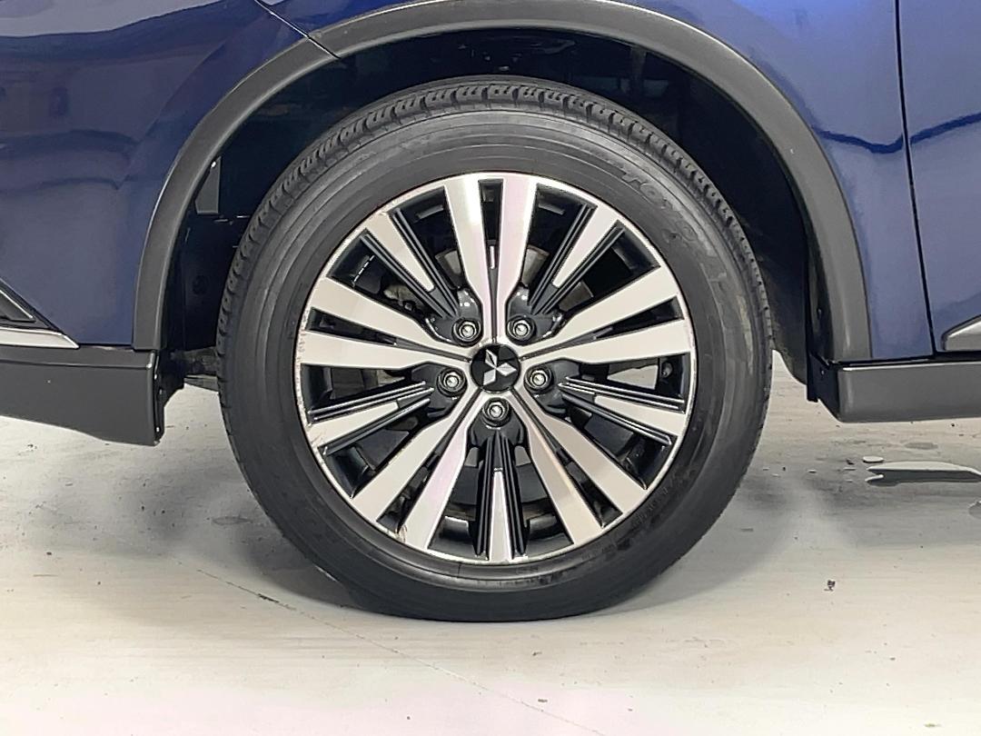 Photo '10' of Mitsubishi Outlander