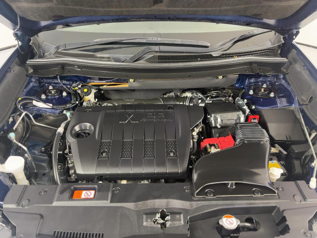 Photo '13' of Mitsubishi Outlander