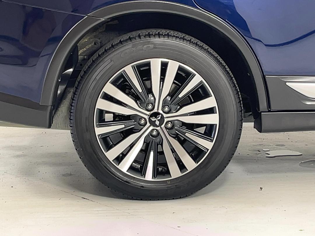 Photo '12' of Mitsubishi Outlander