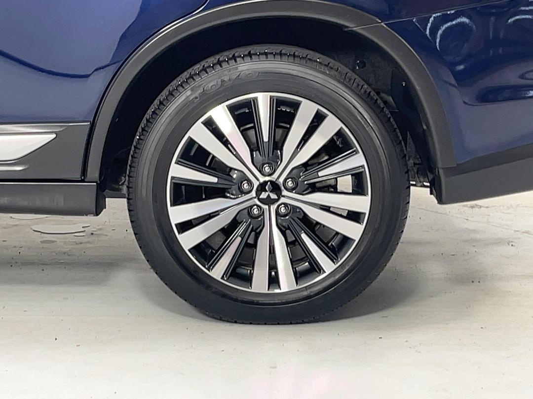 Photo '11' of Mitsubishi Outlander