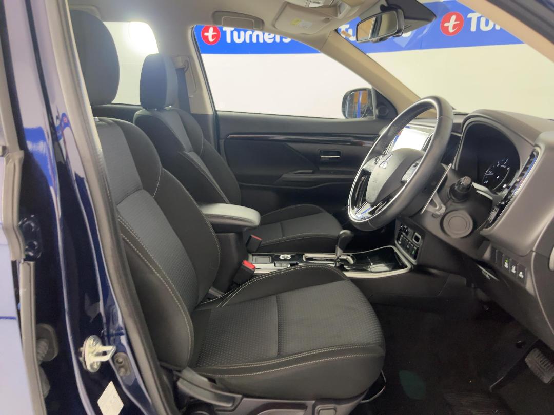 Photo '15' of Mitsubishi Outlander