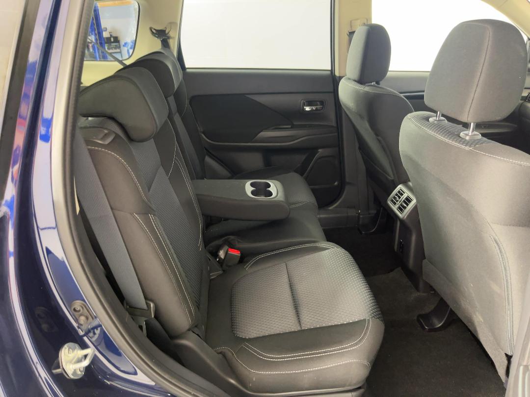 Photo '19' of Mitsubishi Outlander