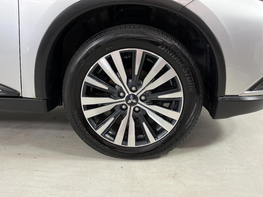 Photo '9' of Mitsubishi Outlander