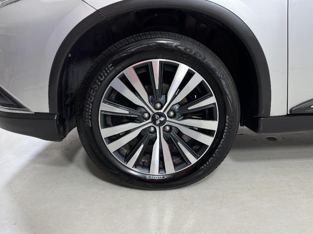 Photo '10' of Mitsubishi Outlander