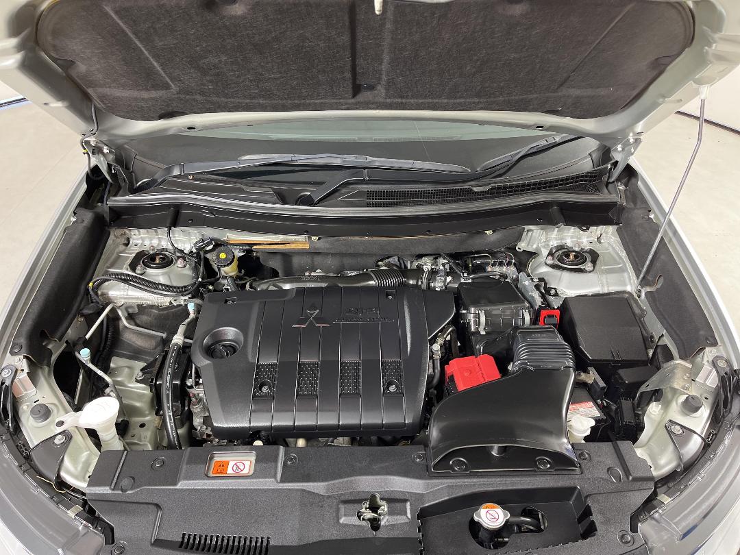 Photo '13' of Mitsubishi Outlander