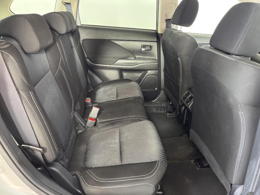 Photo '20' of Mitsubishi Outlander