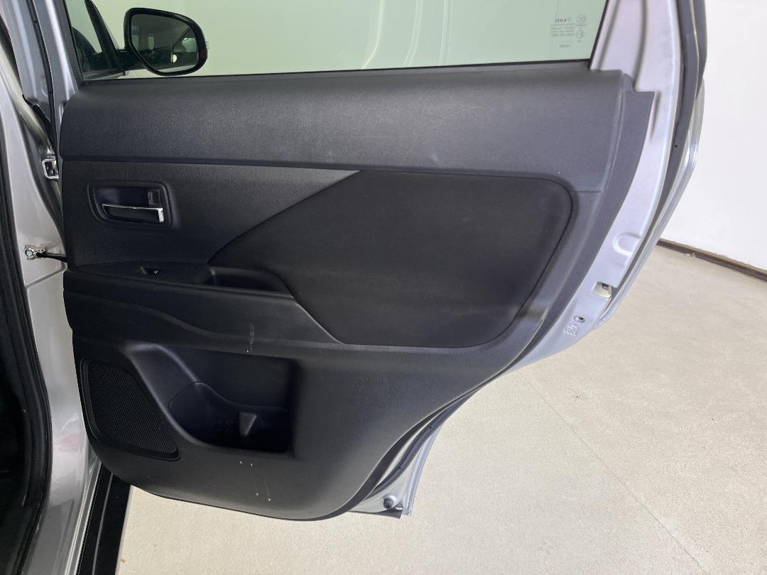 Photo '19' of Mitsubishi Outlander