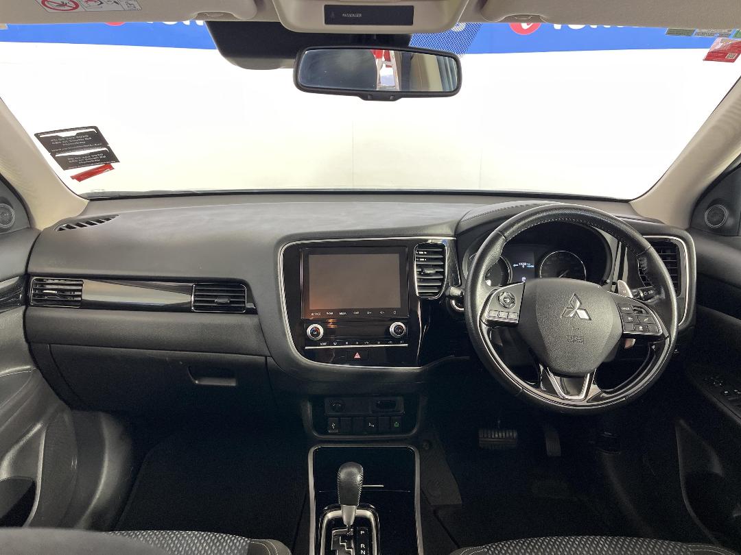 Photo '17' of Mitsubishi Outlander