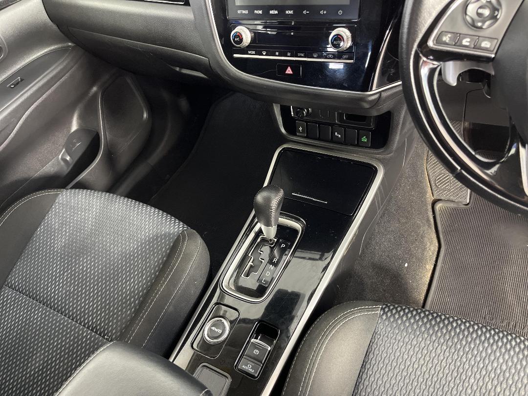 Photo '18' of Mitsubishi Outlander