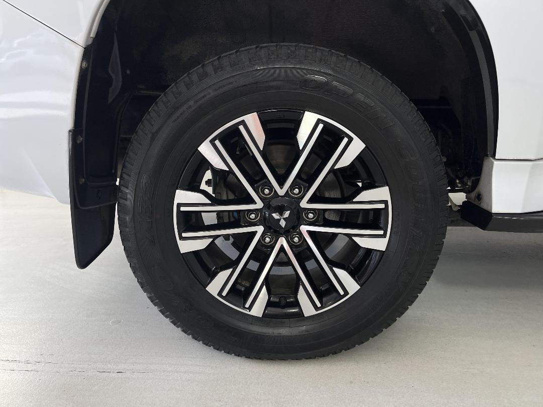 Photo '12' of Mitsubishi Pajero Sport