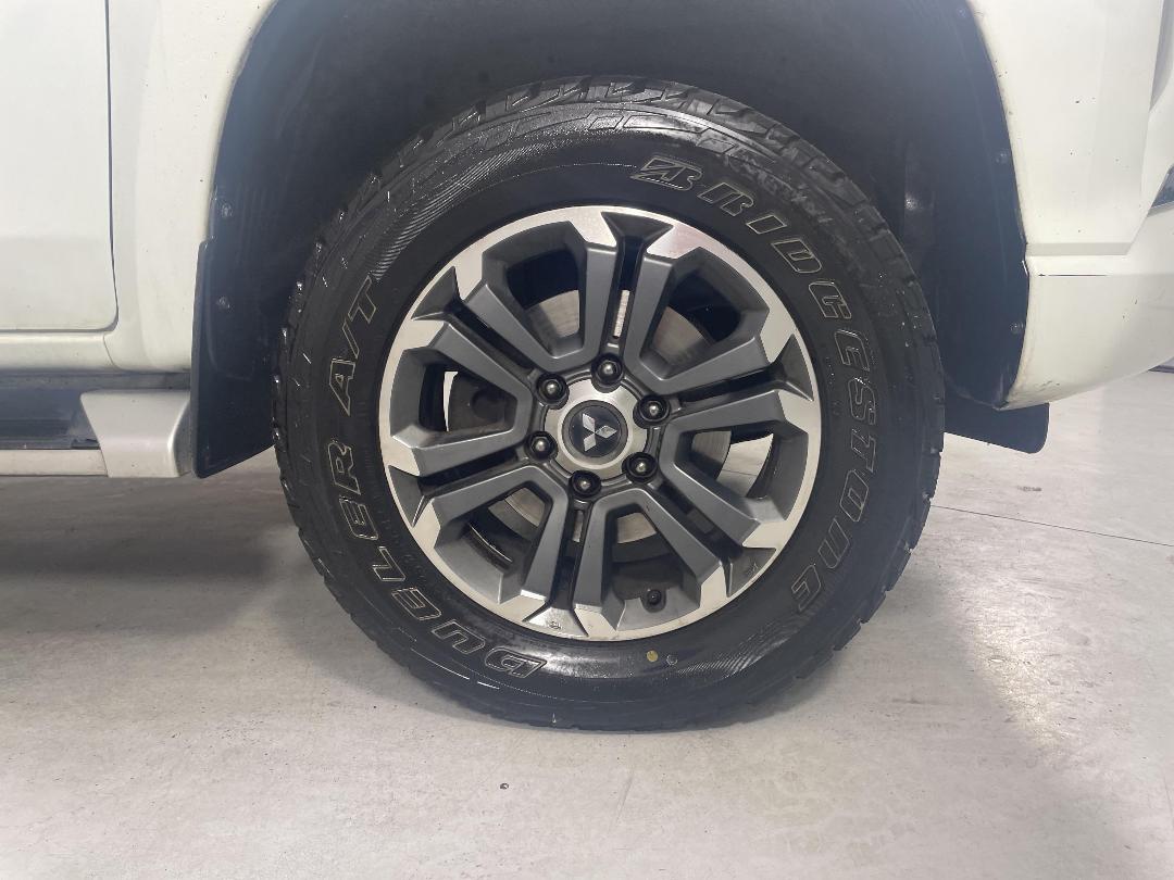 Photo '9' of Mitsubishi Triton