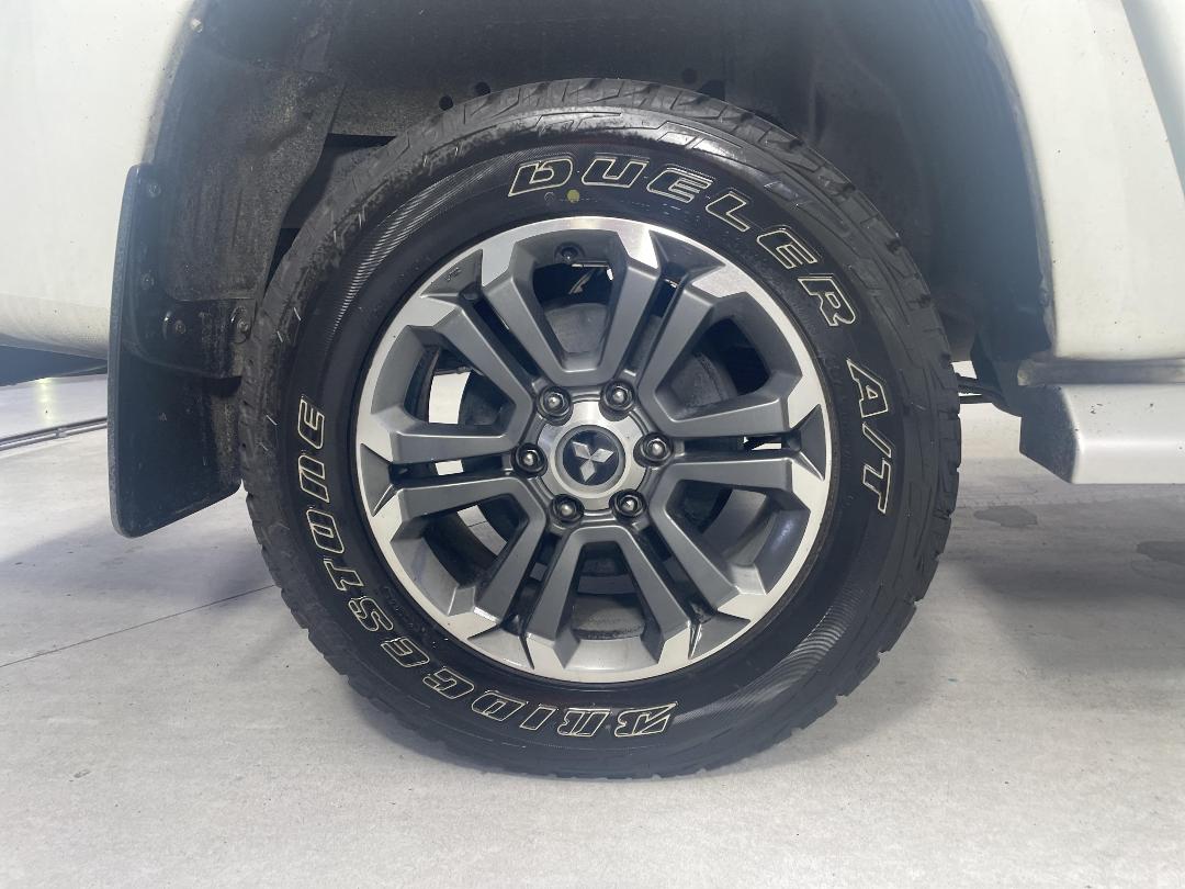 Photo '12' of Mitsubishi Triton