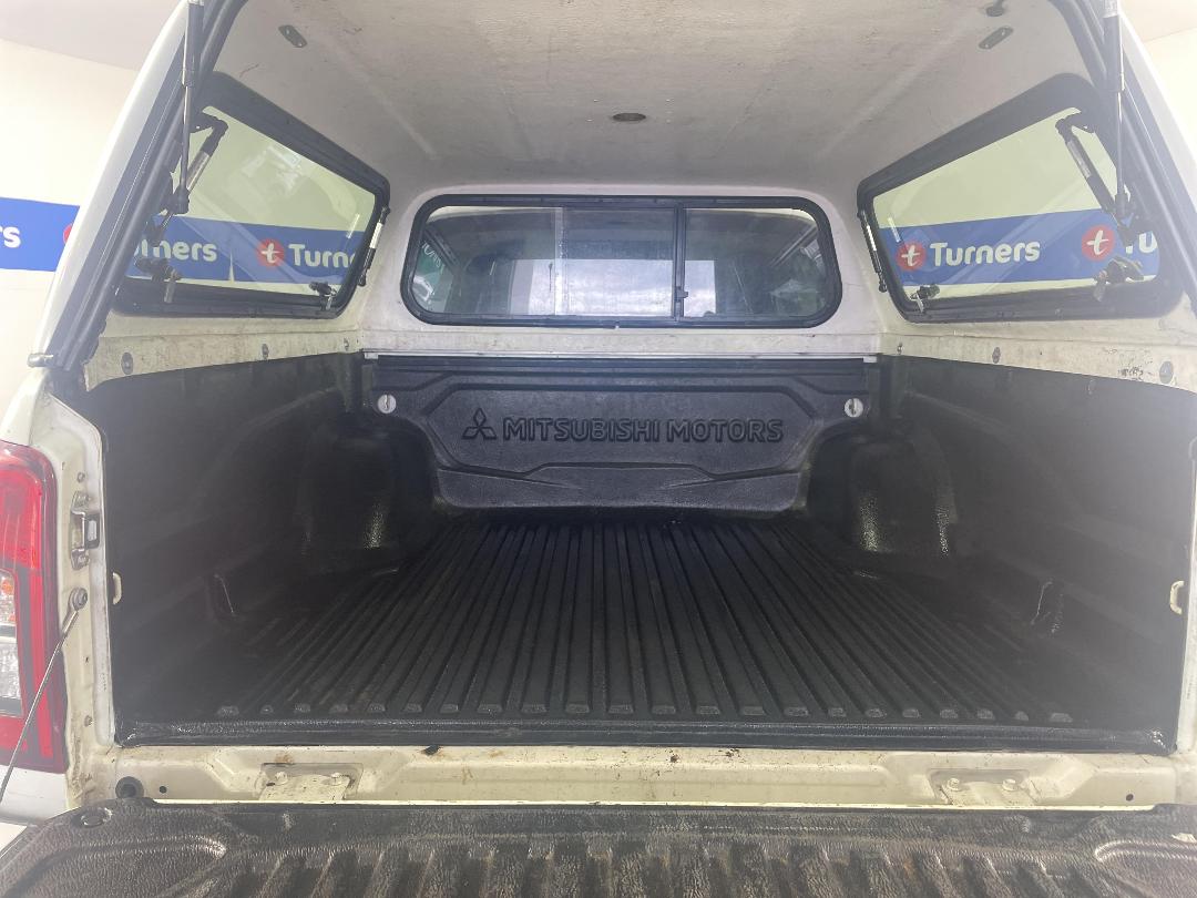 Photo '14' of Mitsubishi Triton