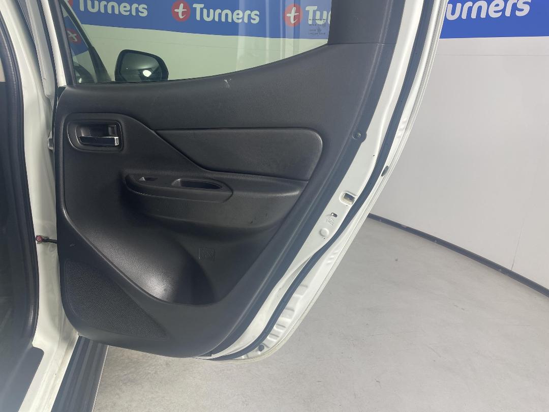 Photo '19' of Mitsubishi Triton