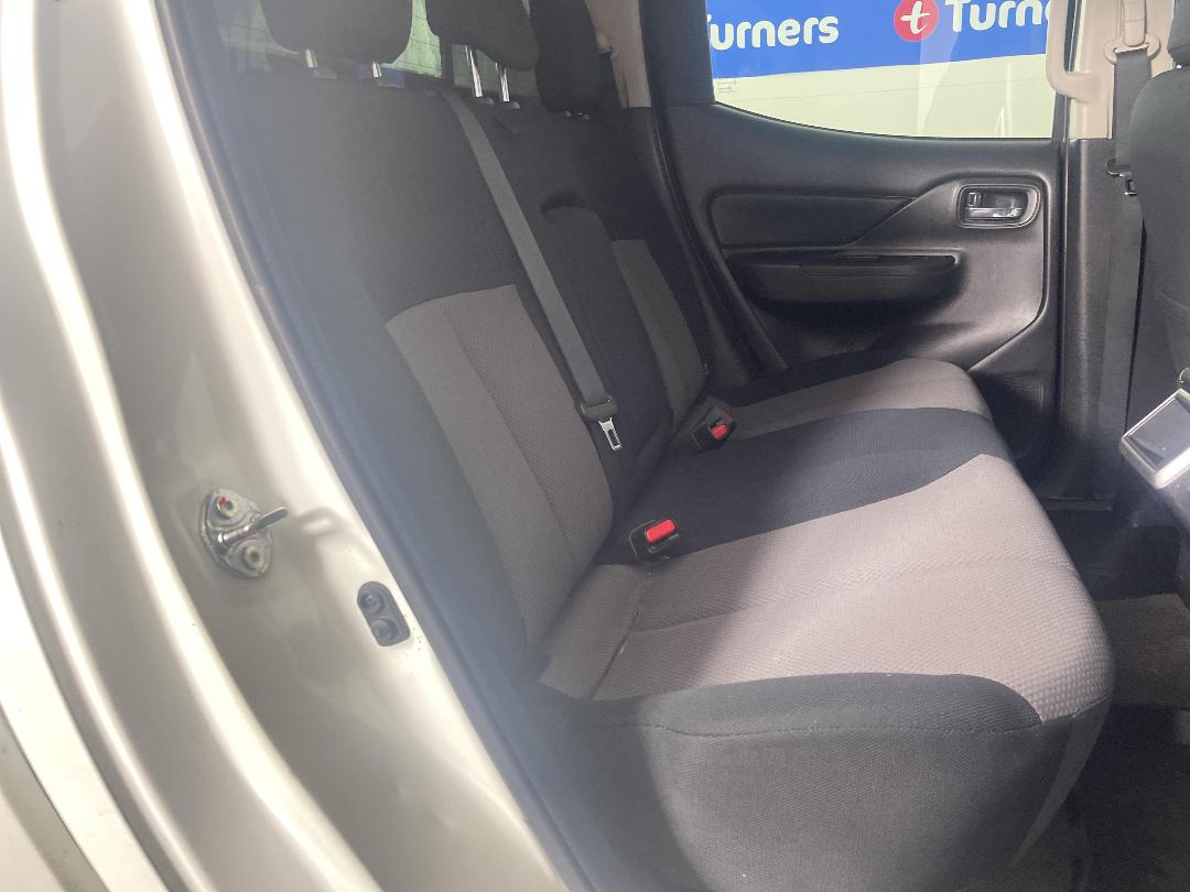 Photo '20' of Mitsubishi Triton