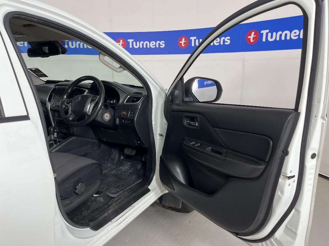 Photo '15' of Mitsubishi Triton Photo '15' of Mitsubishi Triton