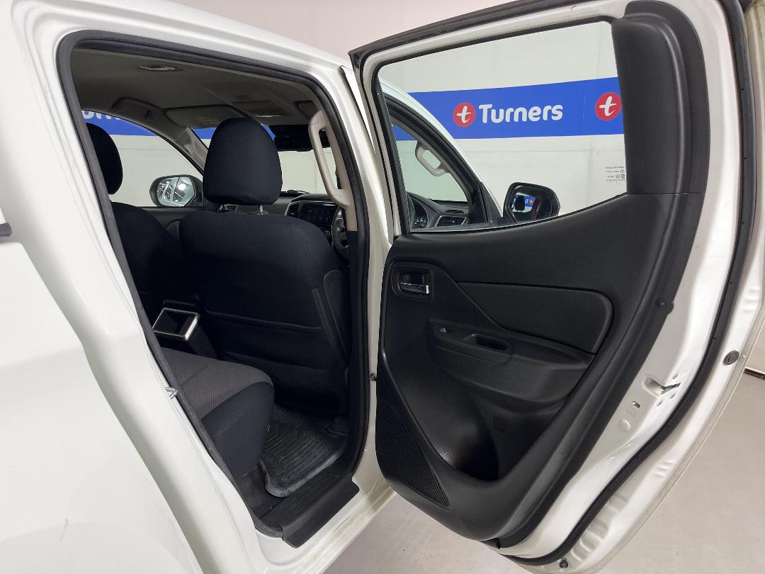 Photo '19' of Mitsubishi Triton Photo '19' of Mitsubishi Triton