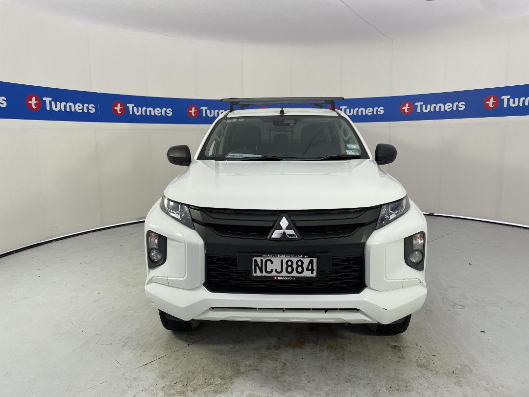 Photo '2' of Mitsubishi Triton