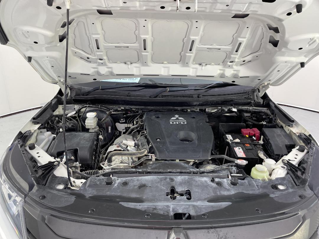 Photo '13' of Mitsubishi Triton