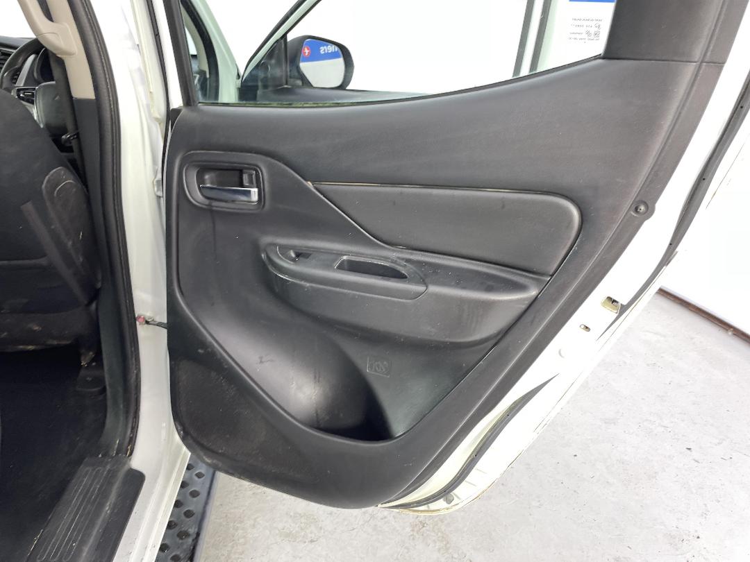 Photo '19' of Mitsubishi Triton