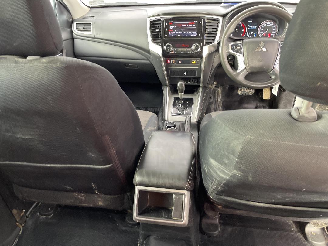 Photo '18' of Mitsubishi Triton