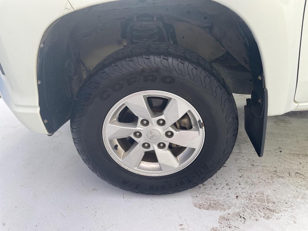 Photo '10' of Mitsubishi Triton