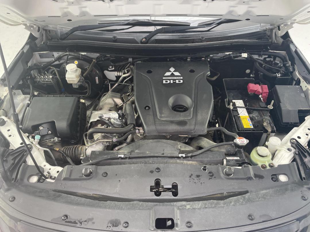 Photo '13' of Mitsubishi Triton