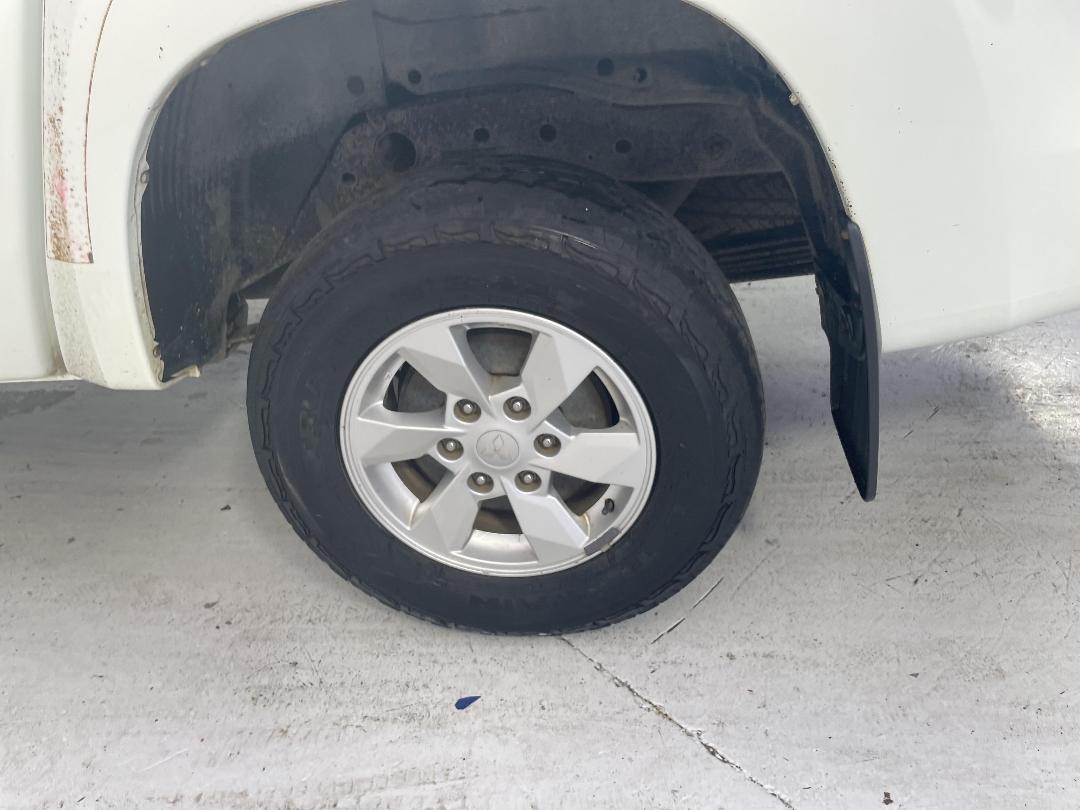 Photo '11' of Mitsubishi Triton