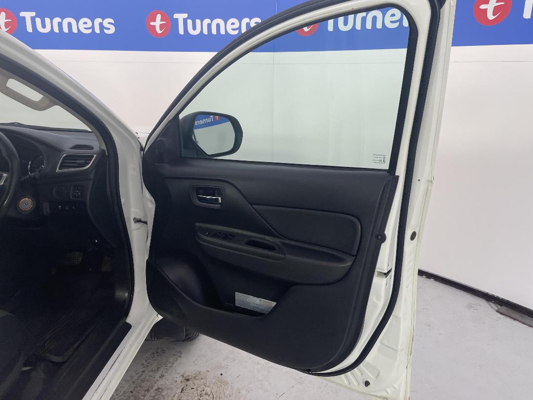 Photo '15' of Mitsubishi Triton