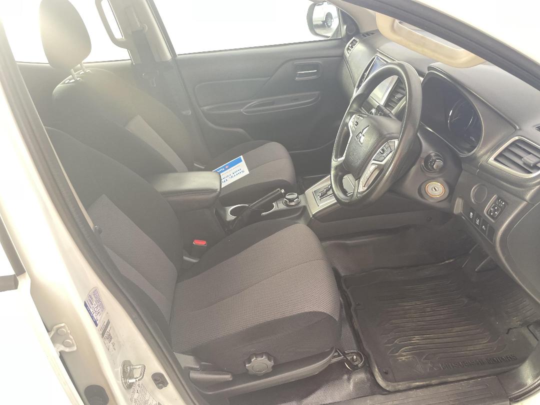 Photo '16' of Mitsubishi Triton