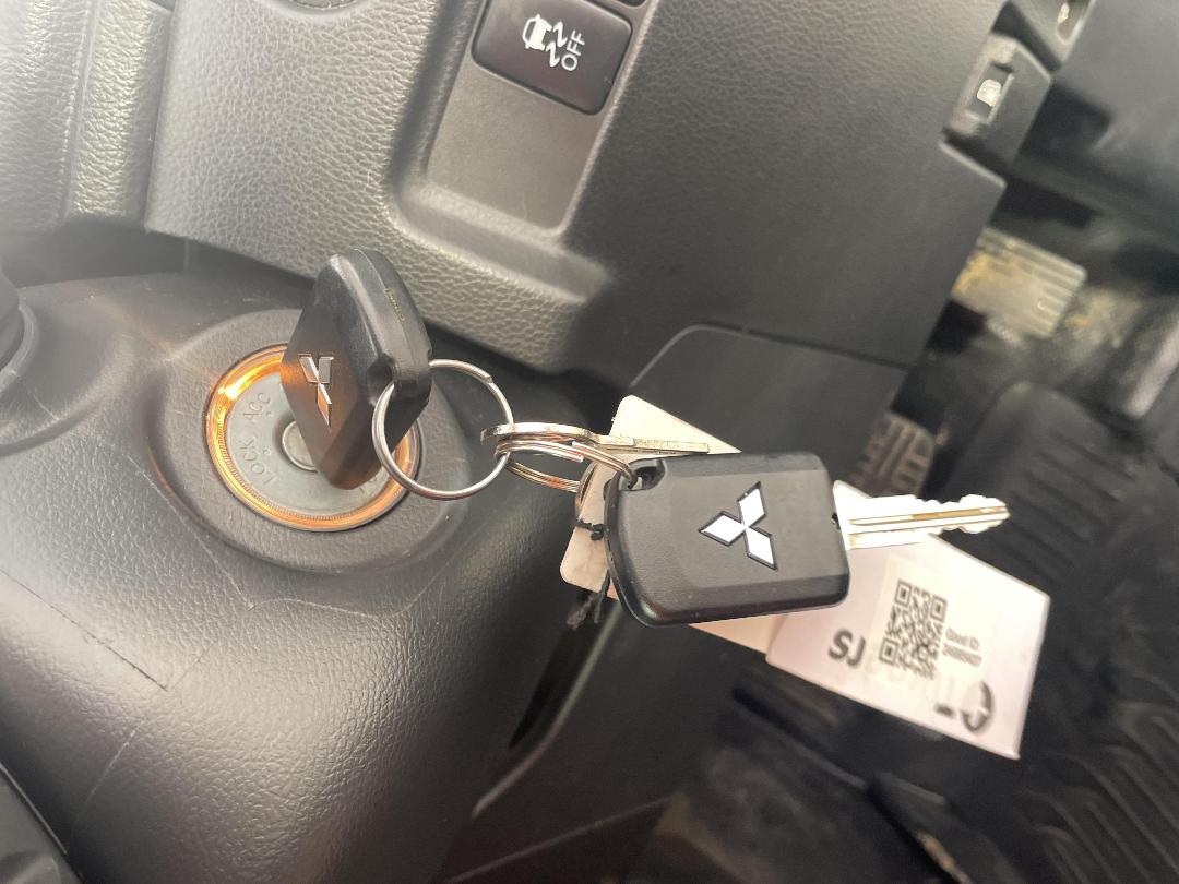 Photo '22' of Mitsubishi Triton