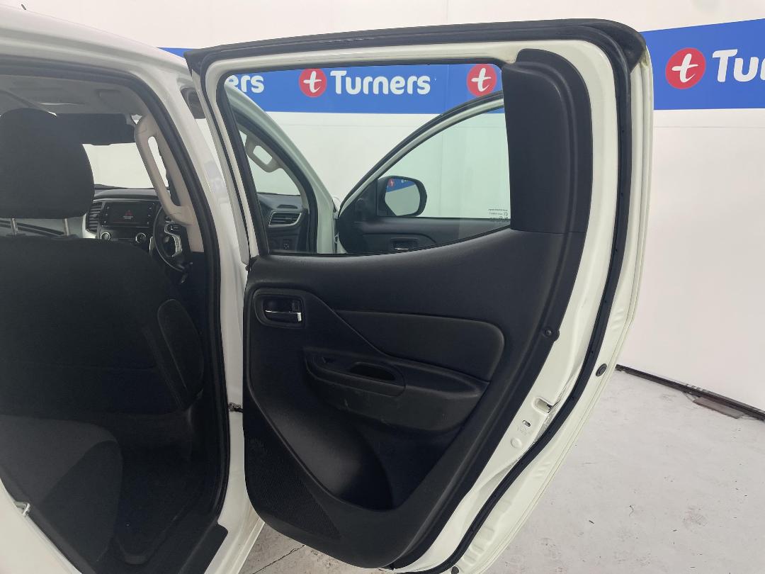 Photo '19' of Mitsubishi Triton