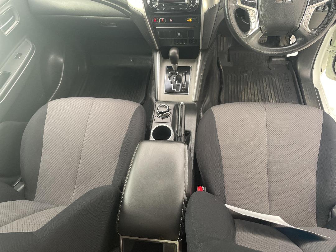 Photo '18' of Mitsubishi Triton