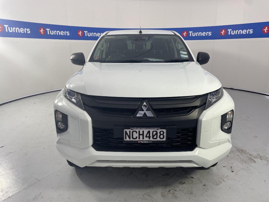 Photo '2' of Mitsubishi Triton