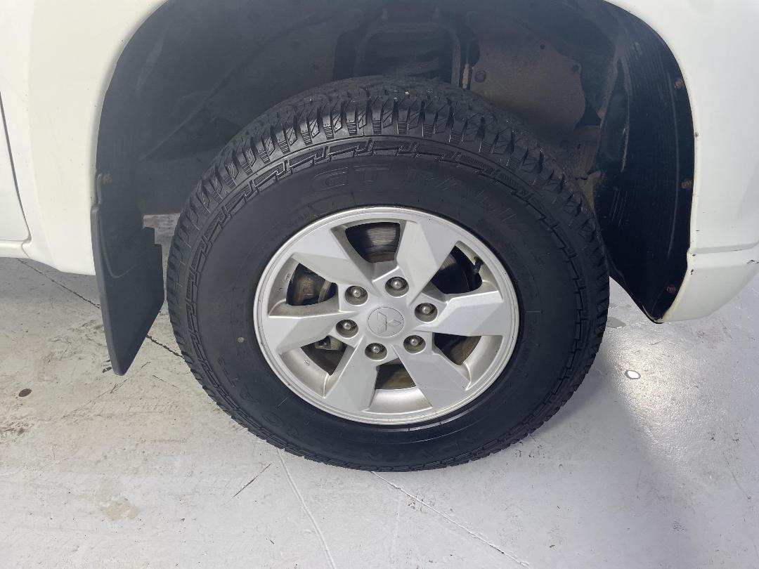 Photo '9' of Mitsubishi Triton