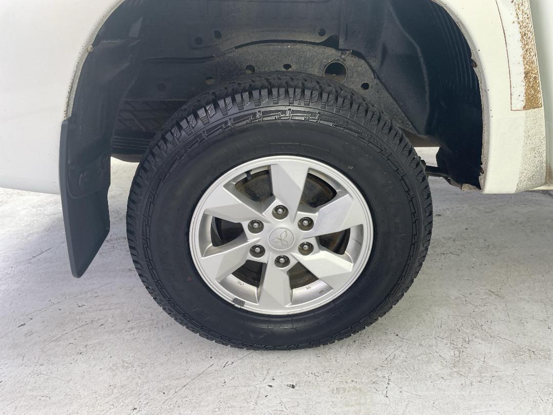 Photo '12' of Mitsubishi Triton