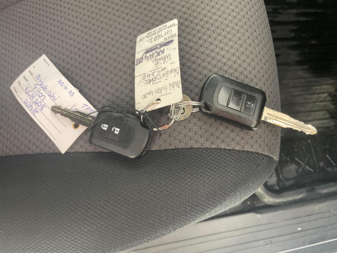 Photo '22' of Mitsubishi Triton