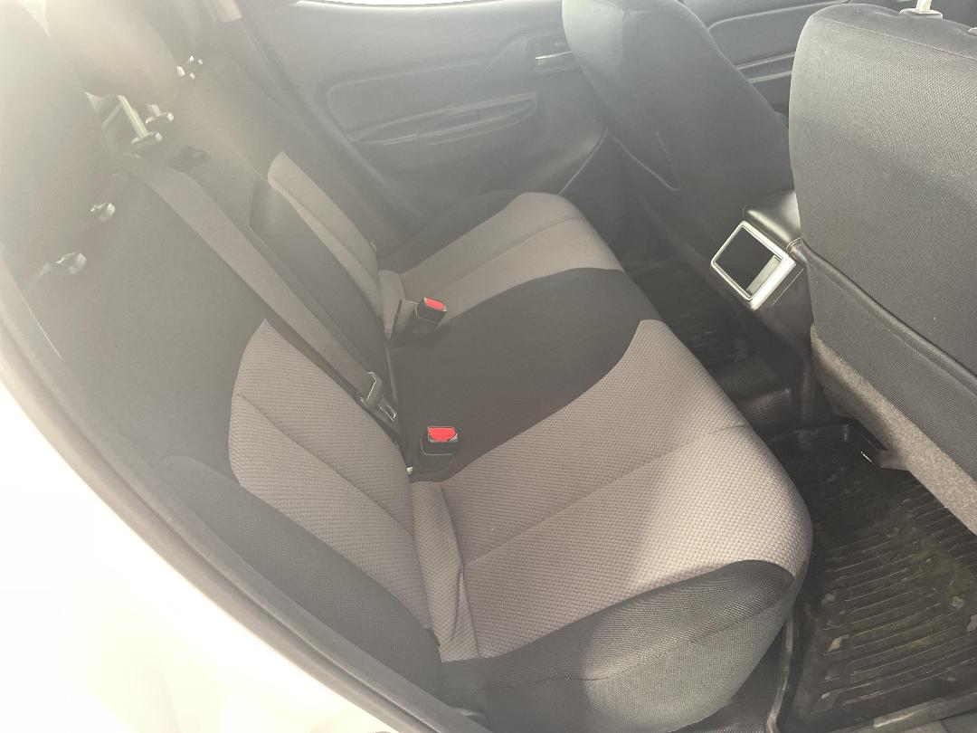 Photo '20' of Mitsubishi Triton