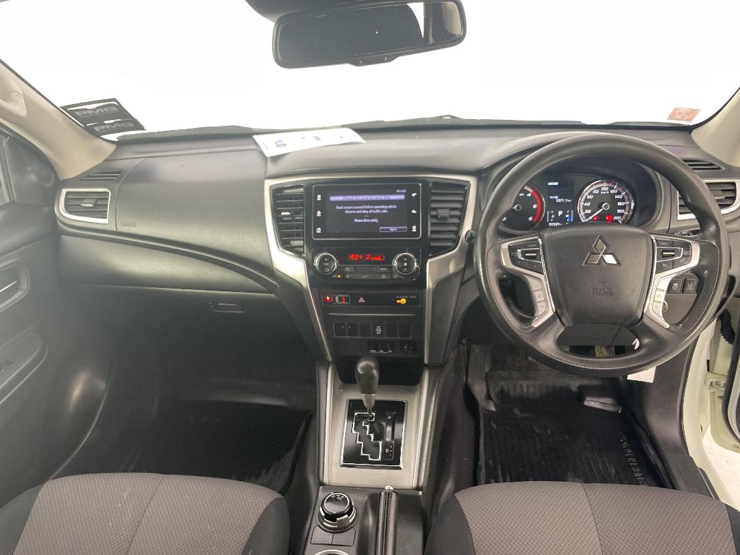 Photo '17' of Mitsubishi Triton