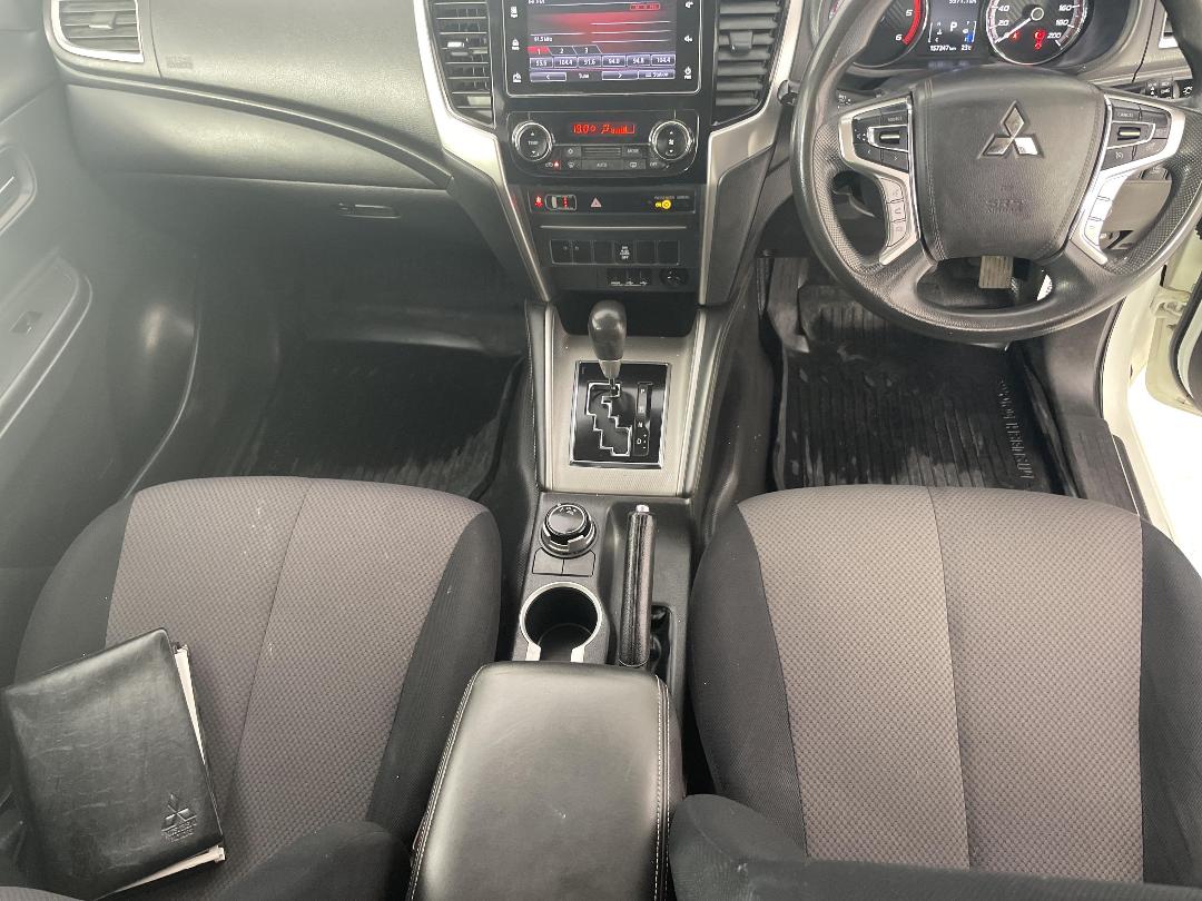 Photo '18' of Mitsubishi Triton