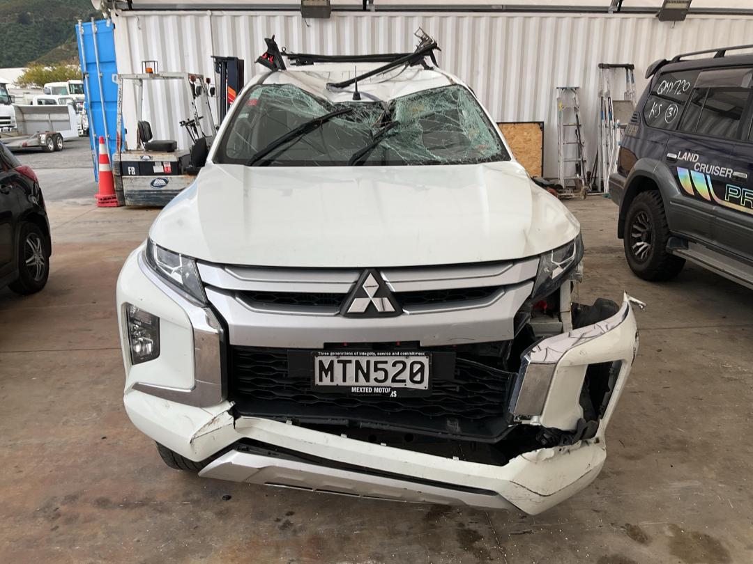 Damaged Mitsubishi Triton DC Glxr 6AT 2020 in Wellington Seaview at