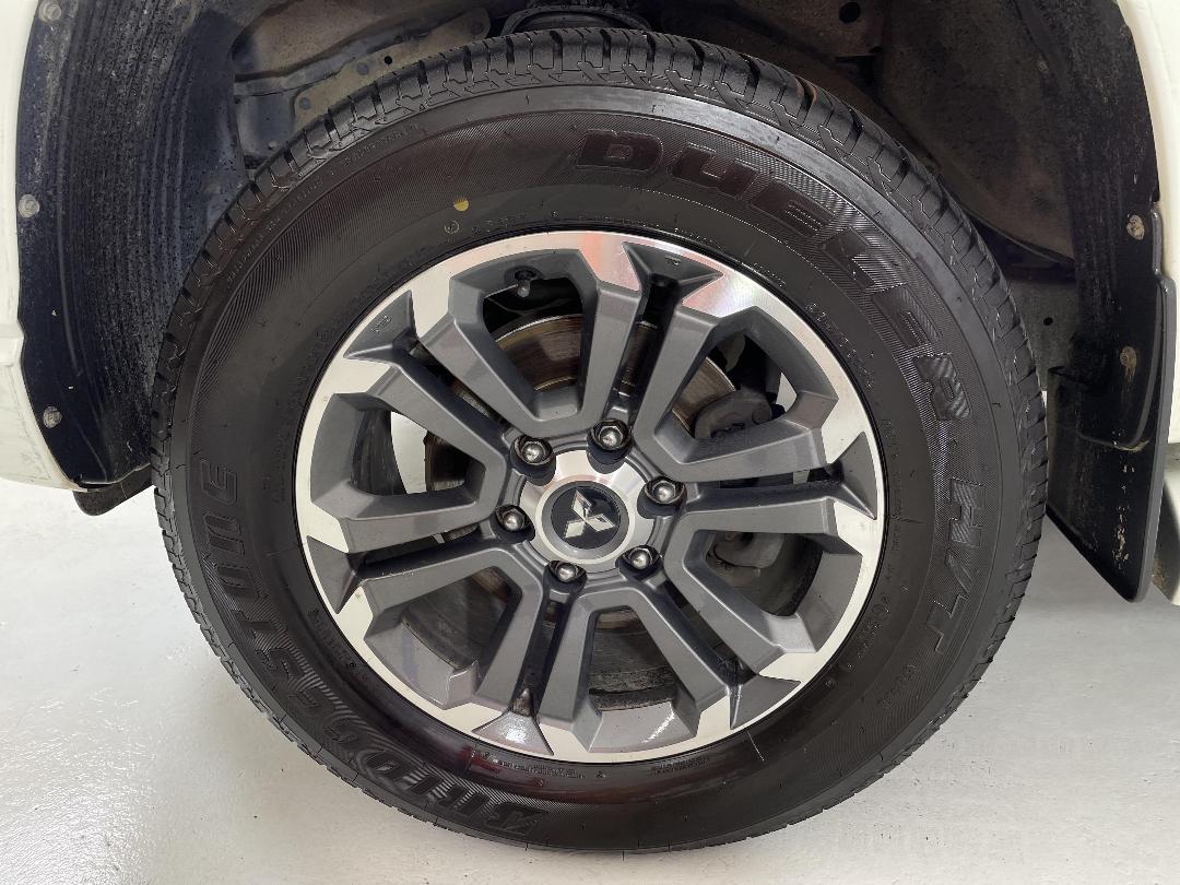 Photo '10' of Mitsubishi Triton