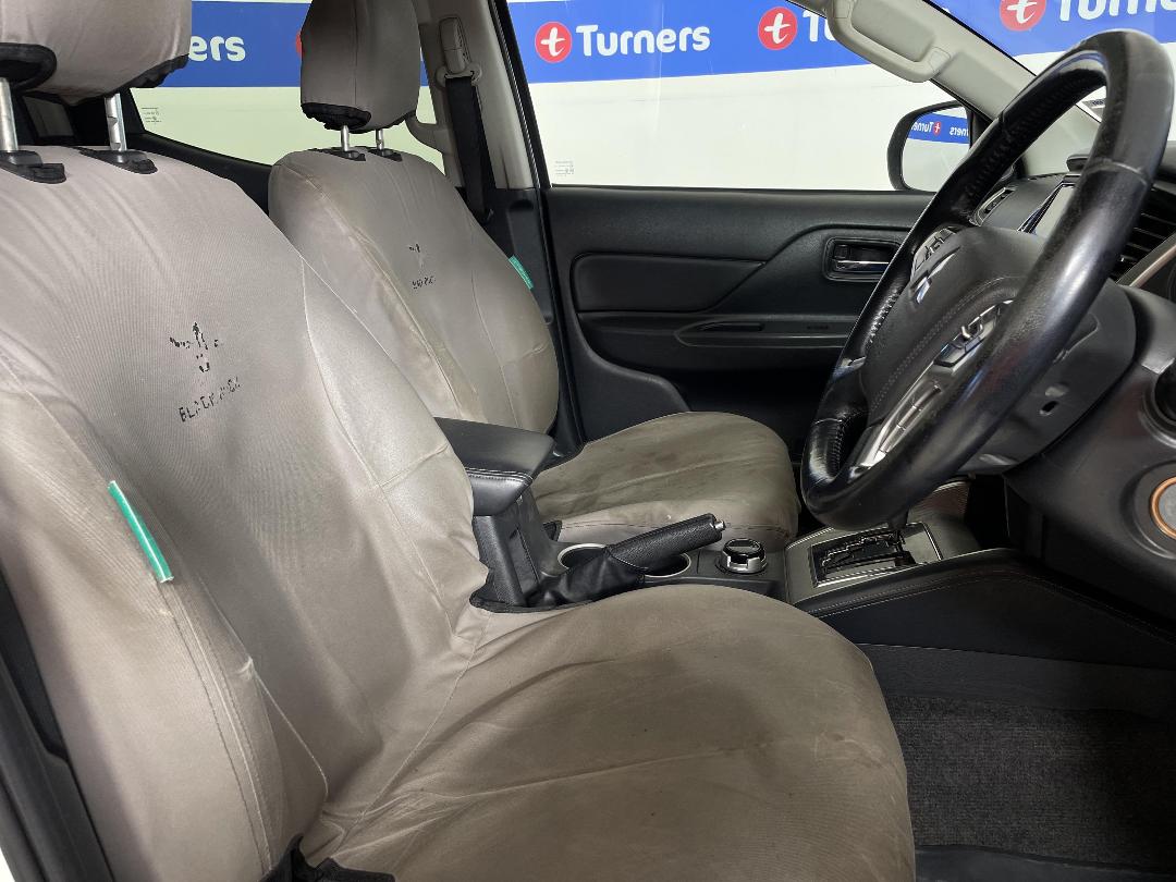 Photo '16' of Mitsubishi Triton