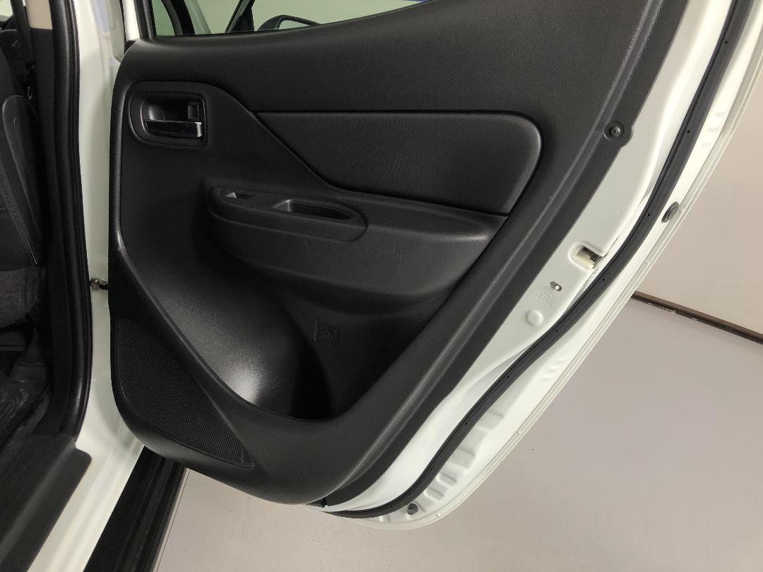 Photo '19' of Mitsubishi Triton Photo '19' of Mitsubishi Triton