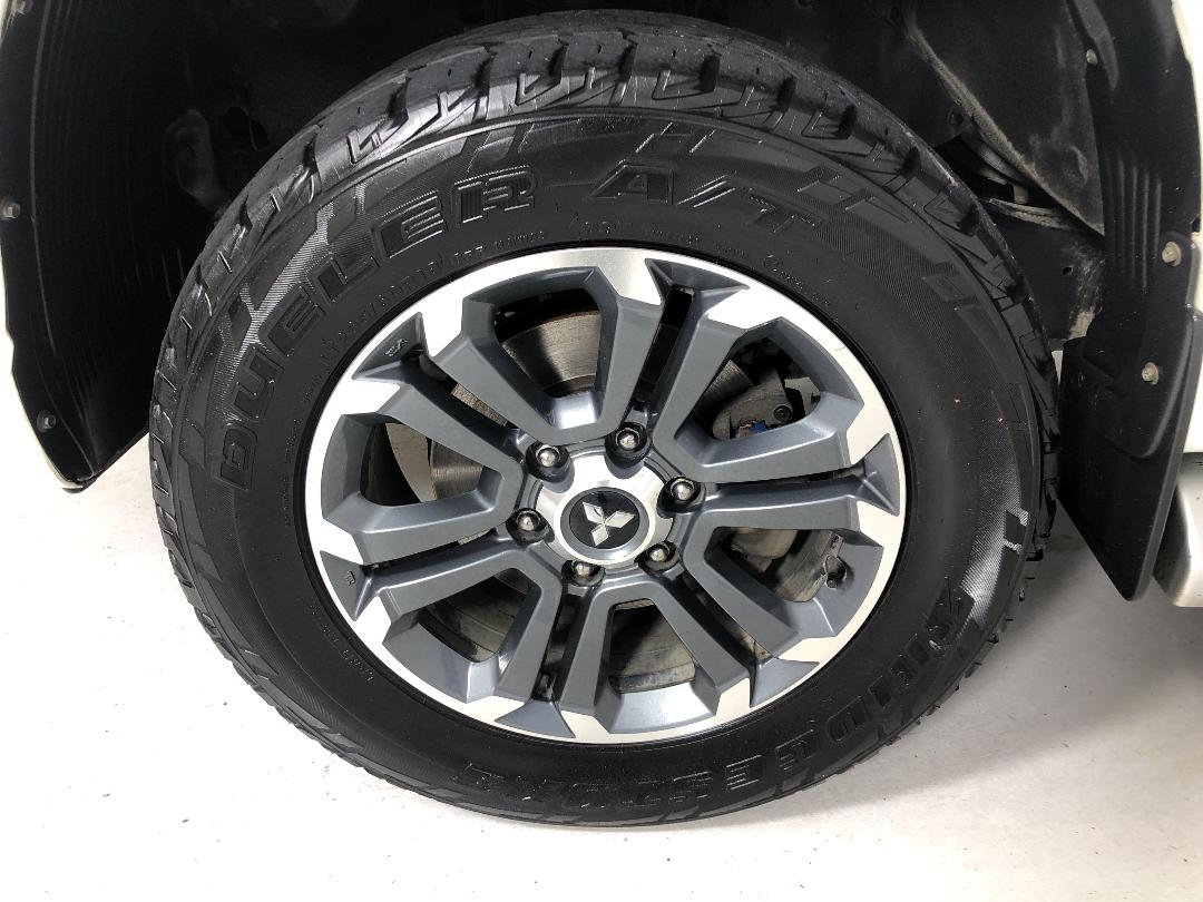 Photo '10' of Mitsubishi Triton