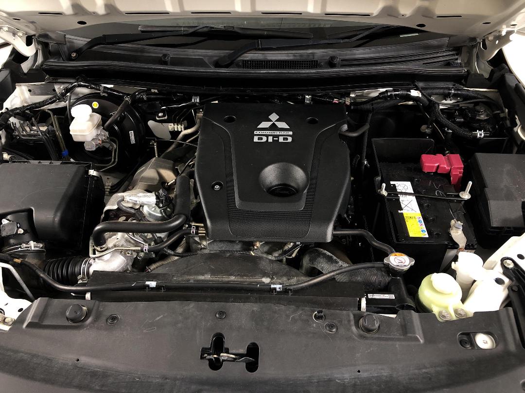 Photo '13' of Mitsubishi Triton