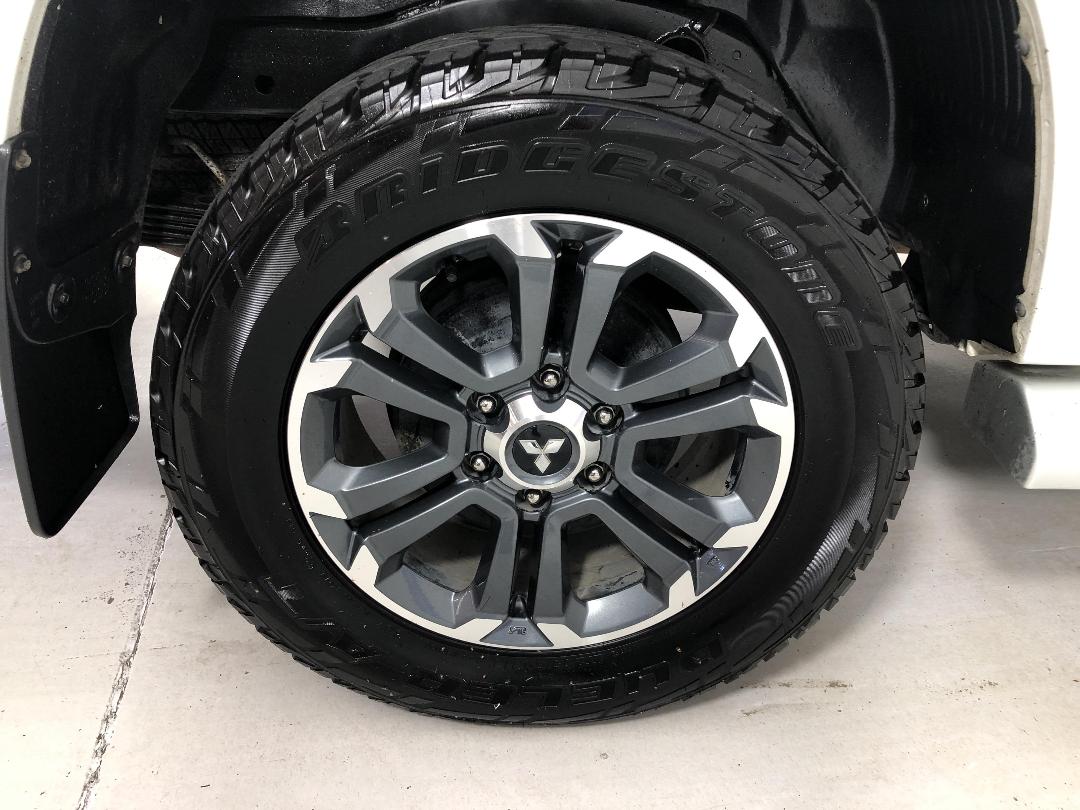 Photo '12' of Mitsubishi Triton